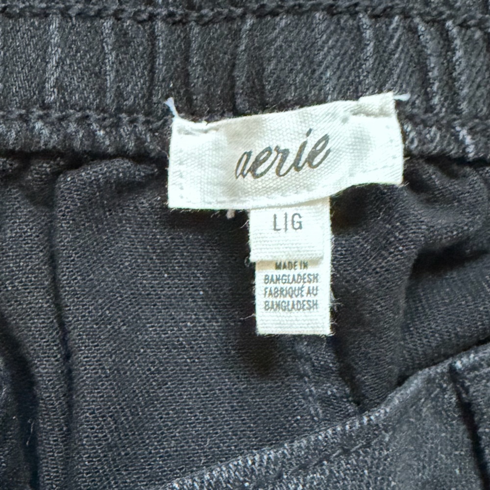 NWOT Aerie Black Distressed Denim Shorts Size L - Picture 3 of 3